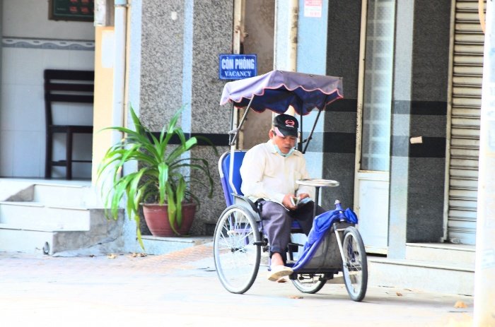 Người ta lựa chọn nghề bán vé số dạo thường là do không đủ sức khỏe hay không được học hành đầy đủ