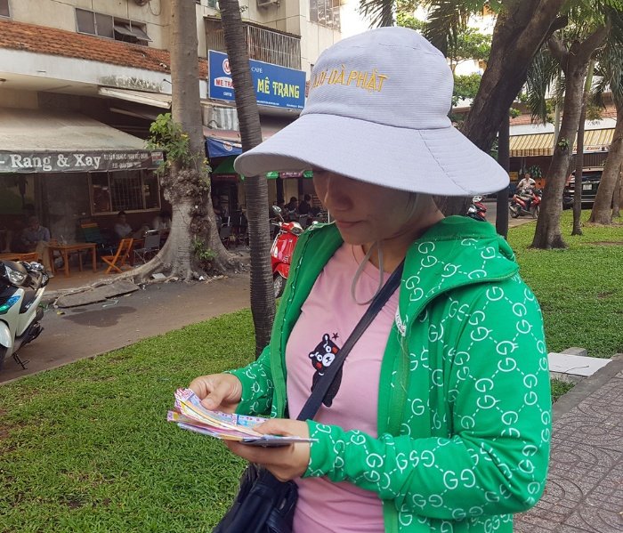 Nghĩ rằng nghề bán vé số dạo đều là lừa đảo