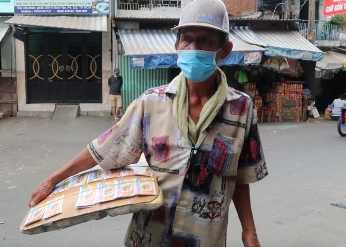 .Bên cạnh những kinh nghiệm bán vé số bạn cần nhớ thì hãy trang bị cho những các câu rao bán vé số hay ho và thú vị