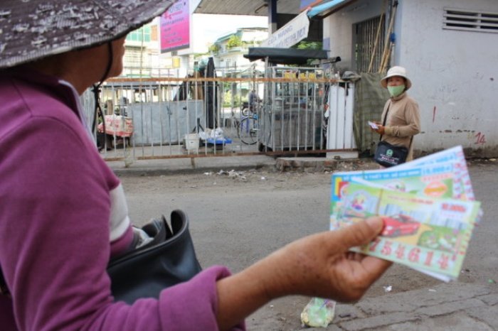 Có rất nhiều câu rao bán vé số người tàn tật nên dùng