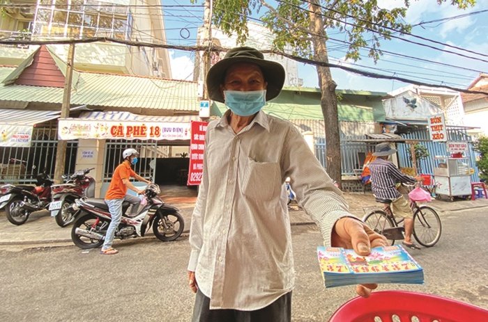 Nếu bạn cố gắng thì mỗi người bán vé số dạo có khả năng nhận được số tiền lên đến 200.000 VNĐ mỗi ngày