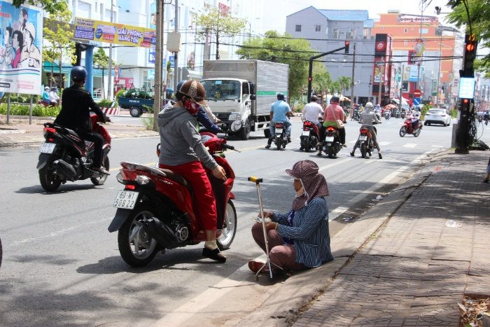 Hãy là người bán vé số dạo thật duyên