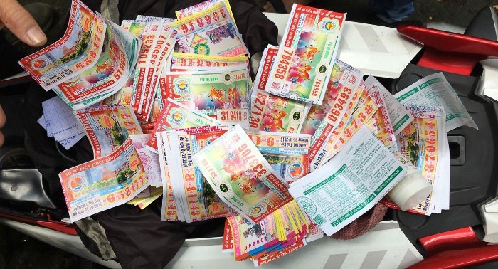 Vé số giả được làm giống y như thật