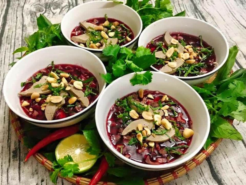 Mơ thấy gia đình mình mở bán tiết canh vịt đắt hàng, tất tay ngay với cặp số 13 - 42